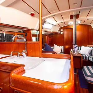Deliziosa Barca A Vela In Esclusiva Con Parcheggio Gratuito Botel